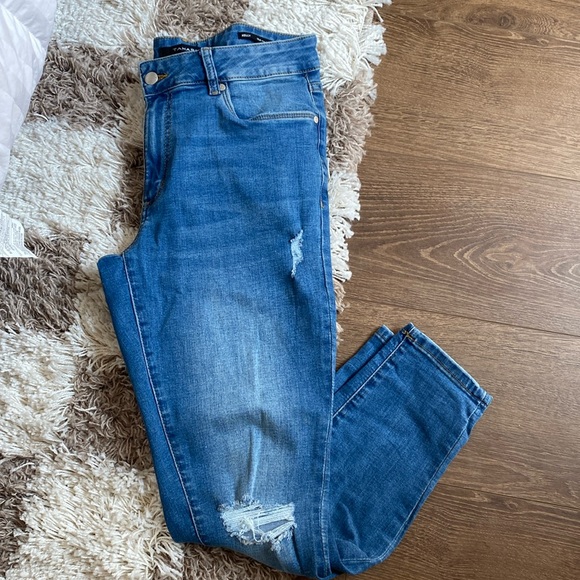 Tahari Denim - ✨TAHARI Distressed Jeans - Size 10